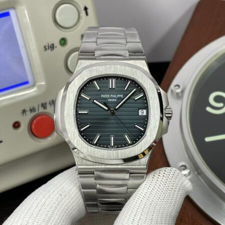 1:1 Exact Replica Patek Philippe Nautilus 5711 from 3K Factory with SW Dial And Hands