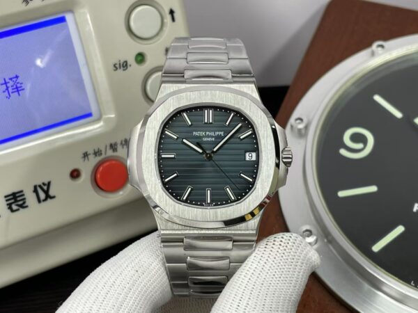 1:1 Exact Replica Patek Philippe Nautilus 5711 from 3K Factory with SW Dial And Hands