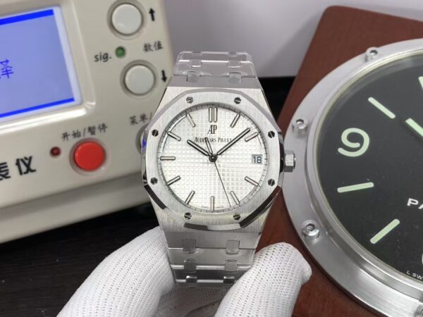 Audemars Piguet Royal Oak 15500 White Dial with Super Clone 4302