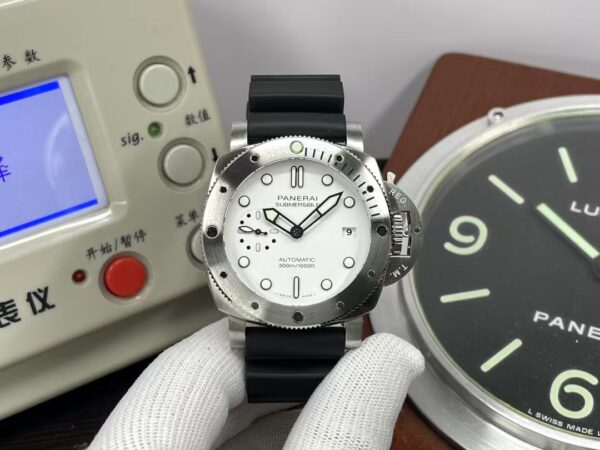 Panerai Submersible Bianco PAM 2223 White Dial Black Rubber Band Super Clone P.900 Movement