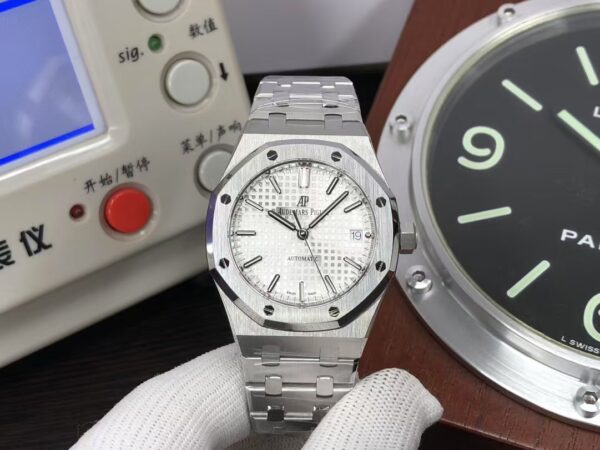 Audemars Piguet Royal Oak 37mm 15450 White Dial with Super 3120 Movement