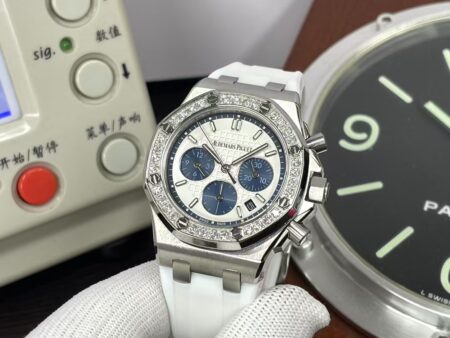 RXWF Audemars Piguet Royal Oak Lady Quartz 37mm with White Rubber Band - Image 4