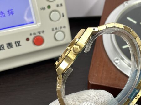 Audemars Piguet Royal Oak 37mm 15450 Yellow Gold Case Blue Dial with Super 3120 Movement - Image 7
