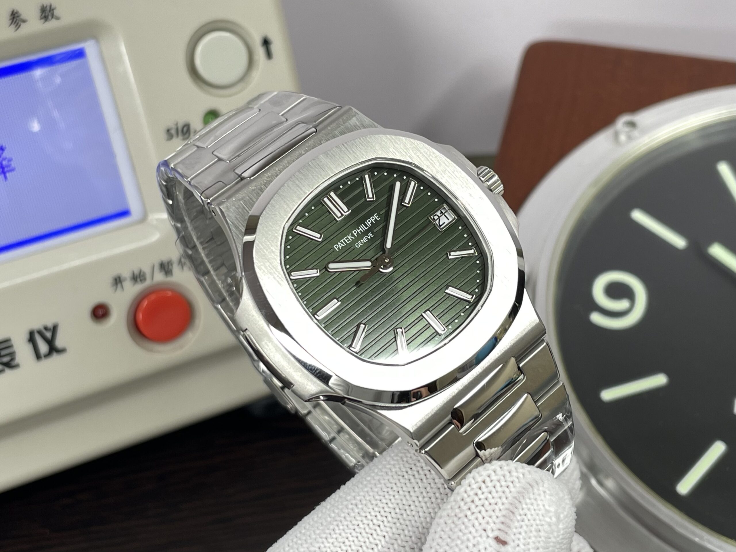 Patek Philippe Nautilus 5711 Stainless Steel Case Green Dial Super Clone 330 Movement - Image 4