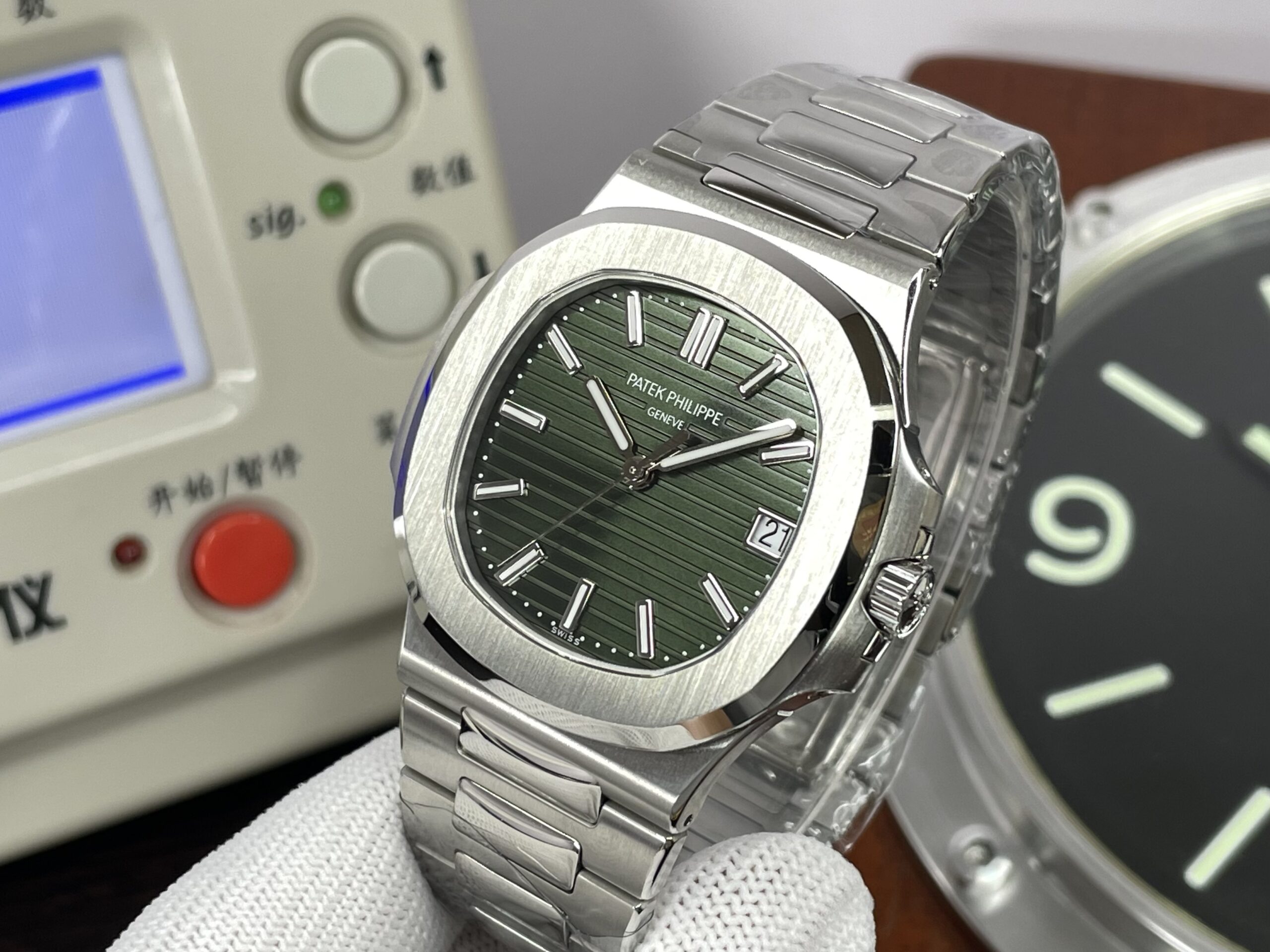 Patek Philippe Nautilus 5711 Stainless Steel Case Green Dial Super Clone 330 Movement - Image 6