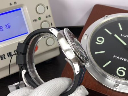 Panerai Submersible Luna Rossa PAM 1391 44mm Super Clone P.900 Movement Blue Dial Blue Rubber Strap - Image 6
