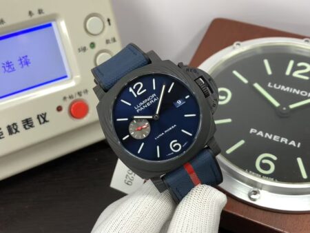 Panerai PAM 1529 Luna Rossa Carbotech 44mm Blue Dial Blue Rubber Strap - Image 2