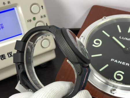 Panerai PAM 1529 Luna Rossa Carbotech 44mm Blue Dial Blue Rubber Strap - Image 6