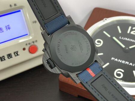 Panerai PAM 1529 Luna Rossa Carbotech 44mm Blue Dial Blue Rubber Strap - Image 8