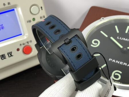 Panerai PAM 1529 Luna Rossa Carbotech 44mm Blue Dial Blue Rubber Strap - Image 9