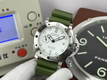 Panerai PAM1226 Submersible Quranta Quattro Bianco 44mm White Dial Green Rubber Band - Image 3