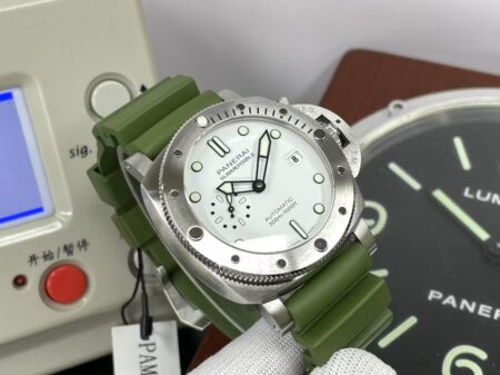 Panerai PAM1226 Submersible Quranta Quattro Bianco 44mm White Dial Green Rubber Band - Image 4