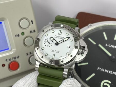 Panerai PAM1226 Submersible Quranta Quattro Bianco 44mm White Dial Green Rubber Band - Image 5