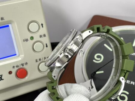 Panerai PAM1226 Submersible Quranta Quattro Bianco 44mm White Dial Green Rubber Band - Image 7