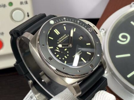 Panerai PAM 389 Luminor Submersible Amagnetic Black Dial Black Rubber Strap Super Clone P.9000 Movement - Image 4
