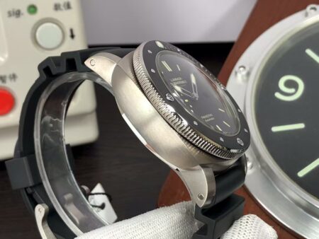 Panerai PAM 389 Luminor Submersible Amagnetic Black Dial Black Rubber Strap Super Clone P.9000 Movement - Image 6
