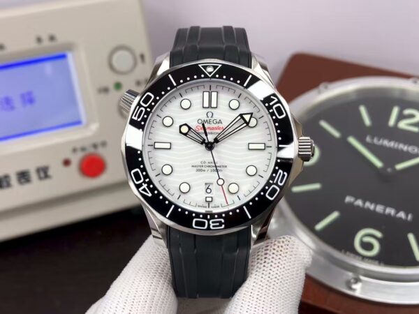 Omega Seamaster Diver 300m 210.32.42.20.04.001 Black Ceramic Bezel White Dial Black Rubber Strap
