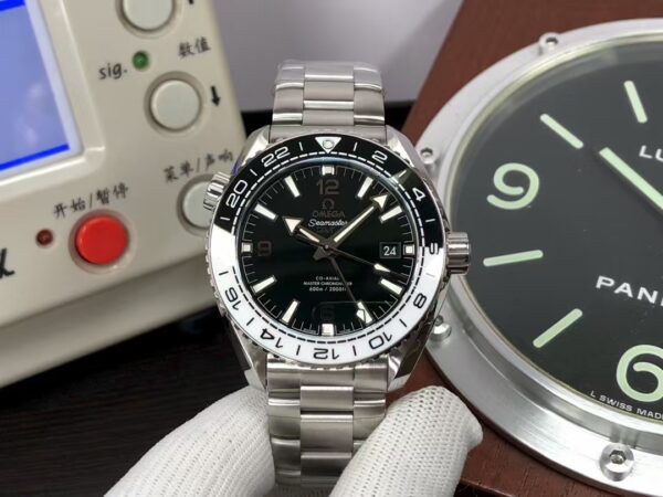 Omega Planet Ocean 43.5mm 600m Tai Chi 215.30.44.22.01.001 Black/White Ceramic Bezel Clone 8906 Movement