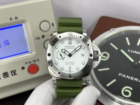 Panerai PAM1226 Submersible Quranta Quattro Bianco 44mm White Dial Green Rubber Band