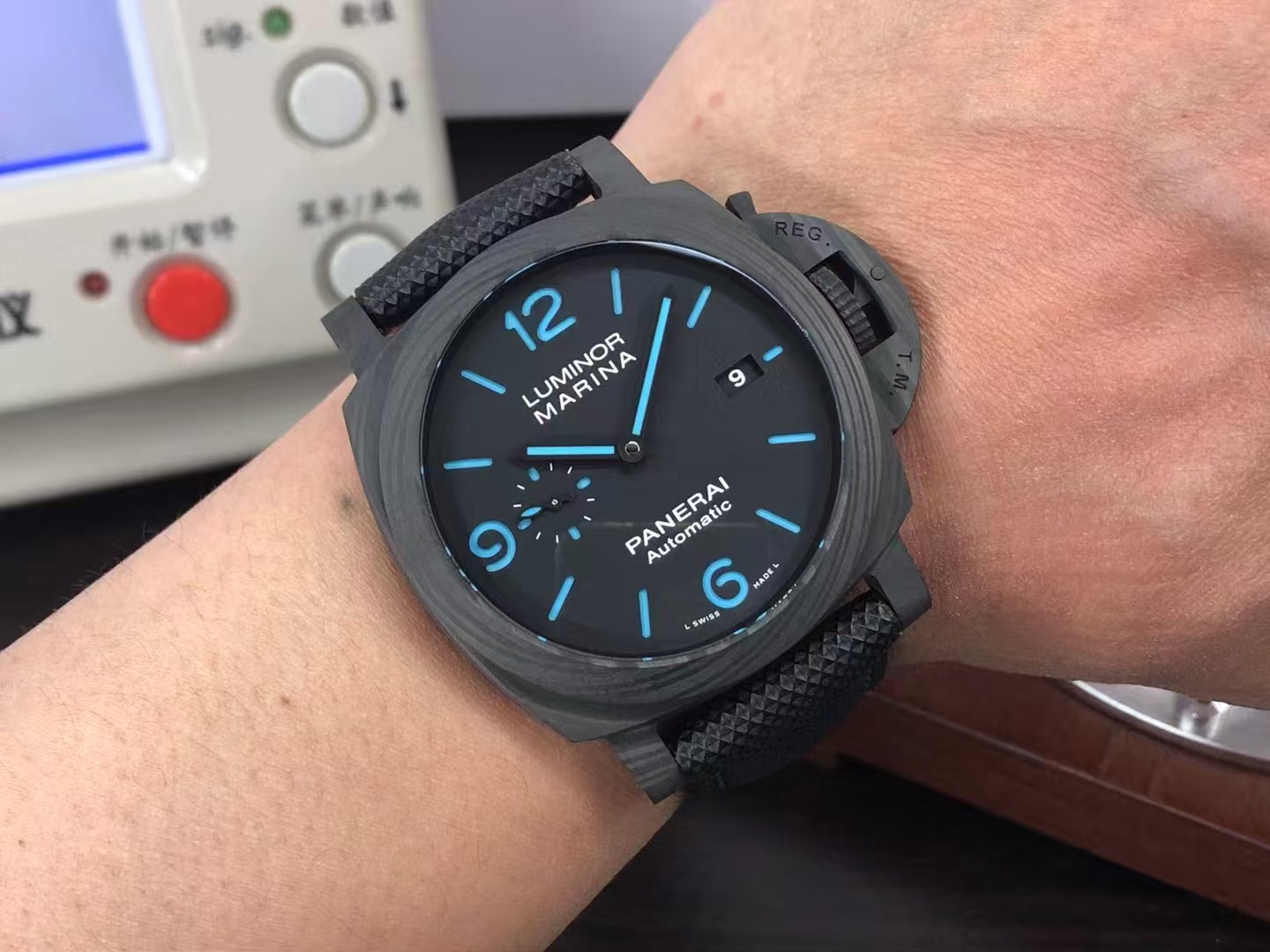 Replica Panerai Luminor Marina PAM 1661 Carbon Case Super Clone P.9010 Movement Black Dial - Image 9