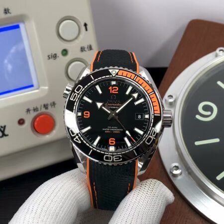 Omega Planet Ocean 600m 43.5mm 215.32.44.21.01.001 Black/Orange Bezel Black Dial with Rubber Band