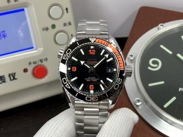 Omega Planet Ocean 600m 43.5mm 215.30.44.21.01.002 Black/Orange Bezel Stainless Steel Bracelet 8900 Movement