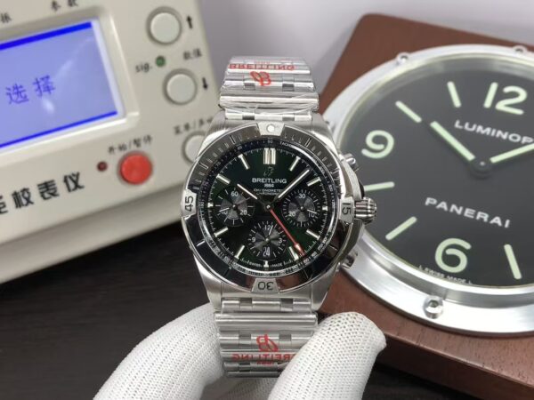 Breitling Chronomat B01 42mm AB0134101L2A1 Stainless Steel Case Green Dial Clone Valjoux 7750 Movement