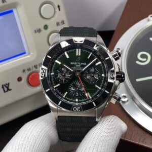 Breitling Super Chronomat B01 44mm UB0136251L1S1 Green Dial Rubber Strap