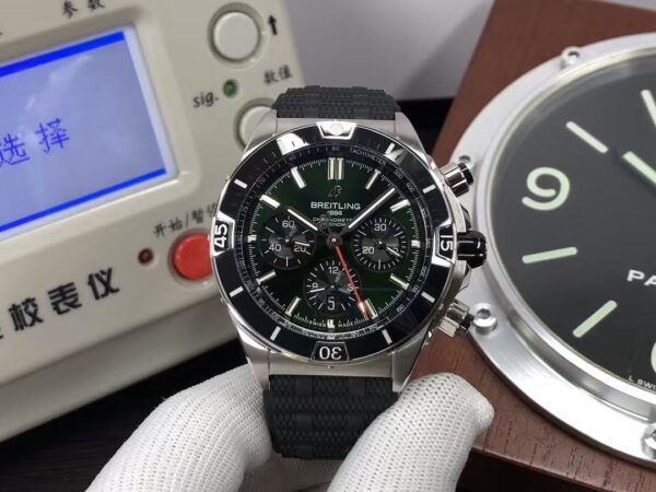 Breitling Super Chronomat B01 44mm UB0136251L1S1 Green Dial Rubber Strap