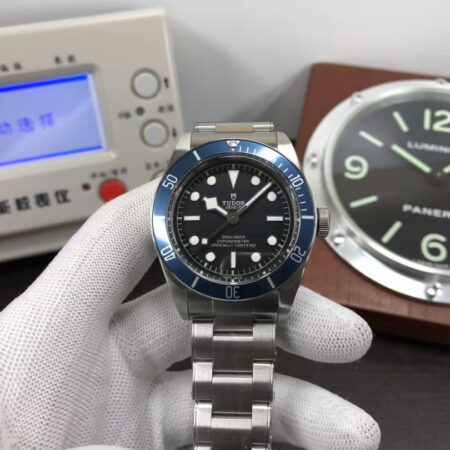 Tudor Black Bay Shield M79030b-0008 Blue Bezel Black Dial Automatic Movement
