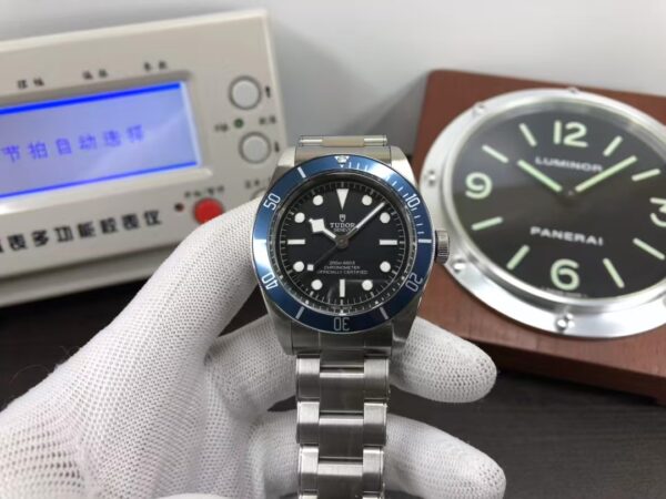 Tudor Black Bay Shield M79030b-0008 Blue Bezel Black Dial Automatic Movement