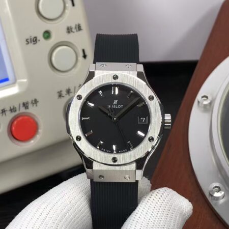Hublot Classic Fusion 33mm 581.NX.1470.RX Swiss Quartz Movement Black Dial Black Rubber Strap