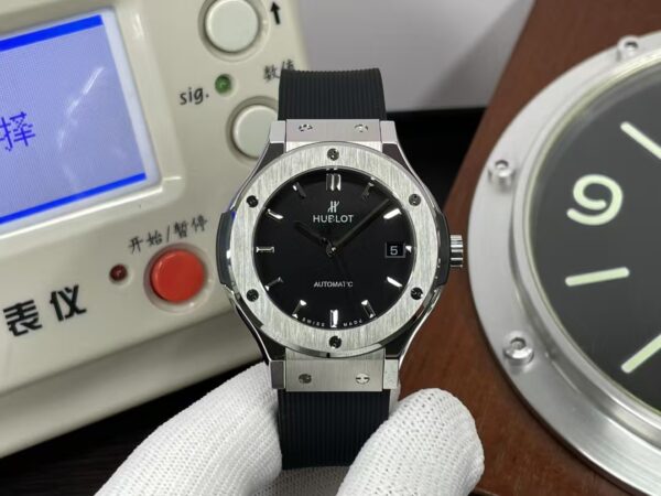 Hublot Classic Fusion 38mm 565.NX.1470.RX Black Dial Black Rubber Band Clone HUB1110 Movement