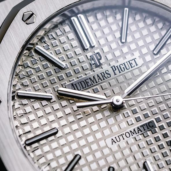 AP 15500 Gray Dial